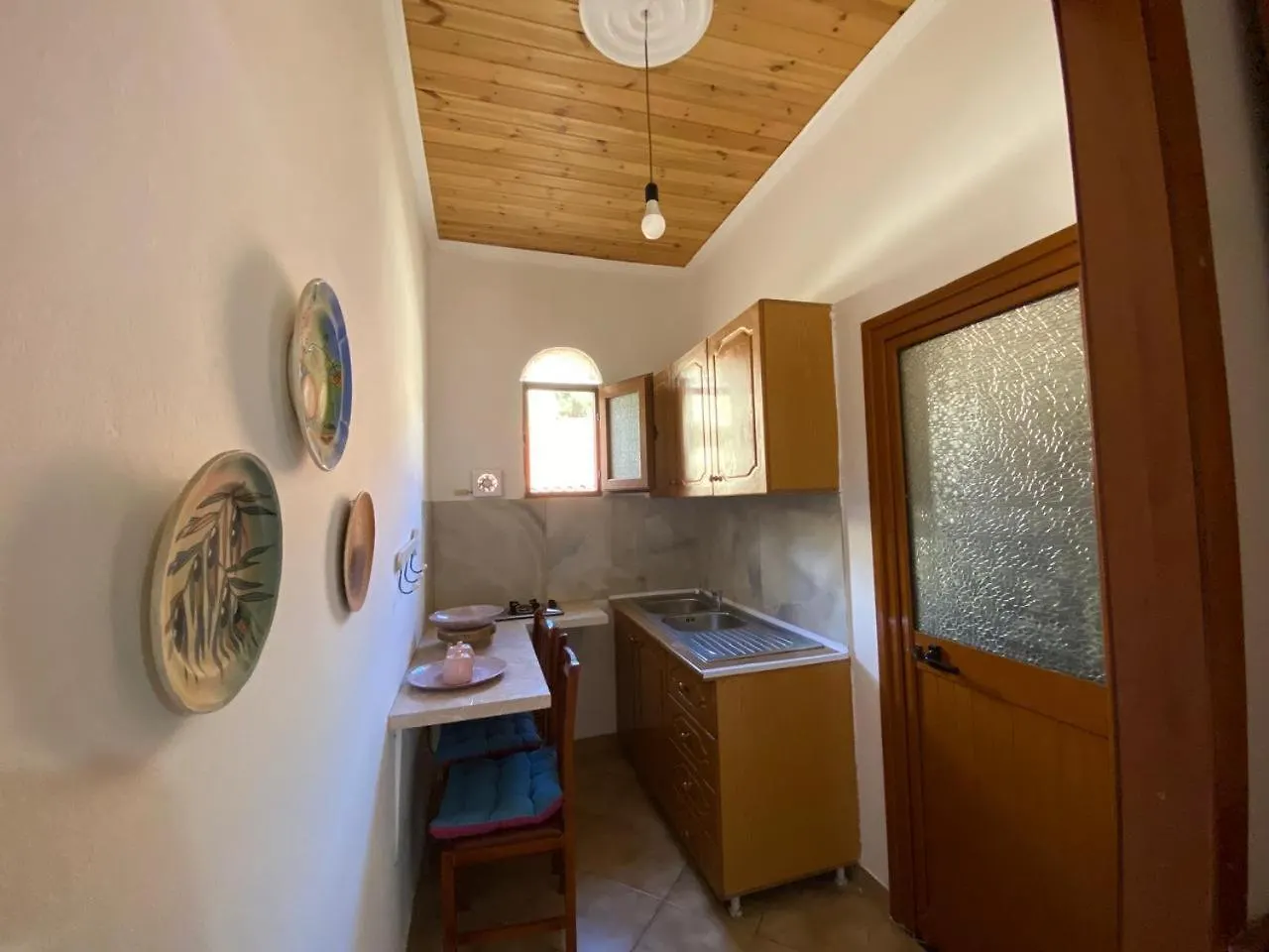 Ramo'S Charming Studio Apartment With Sunlit Veranda - 1St Влёра