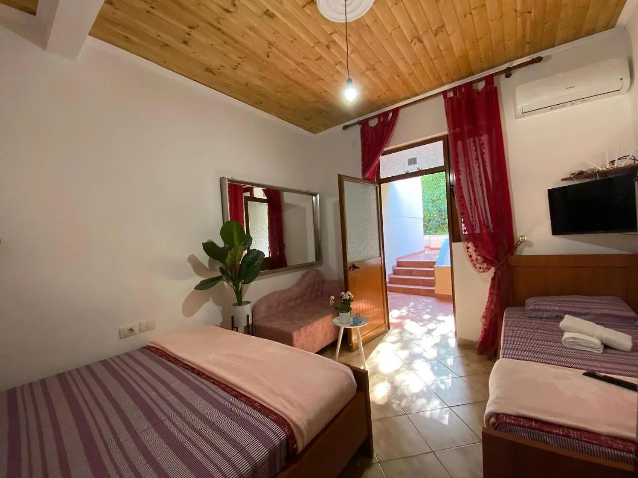 Ramo'S Charming Studio Apartment With Sunlit Veranda - 1St Влёра